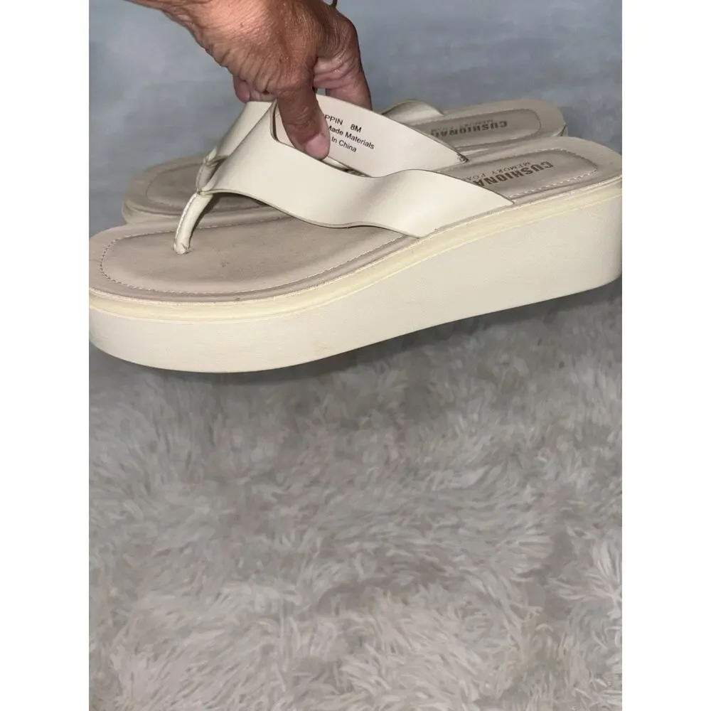 Cushionaire “Pippin” Women’s 8 Ivory Platform Flip Flops. Memory Foam. Grt Pair